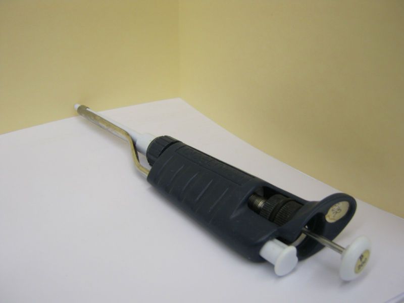 GILSON PIPETMAN P200 200 µL MANUAL PIPETTE  